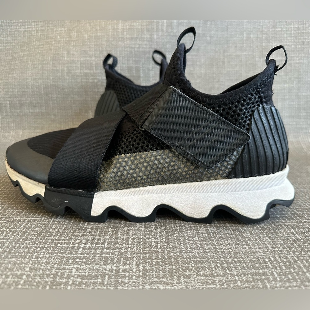 Sorel Size 8 Black Chunky Sport Sneakers Slip On Mesh Cross Strap Athletic Shoes